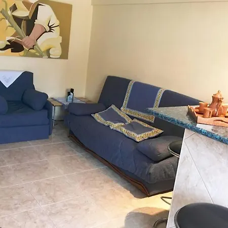 Appartement Dans Un Endroit Calme Et Discret D Empuria *