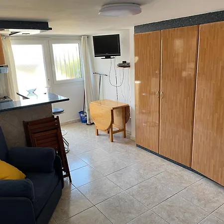 Appartement Dans Un Endroit Calme Et Discret D Empuria